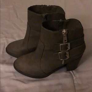 Adorable heels